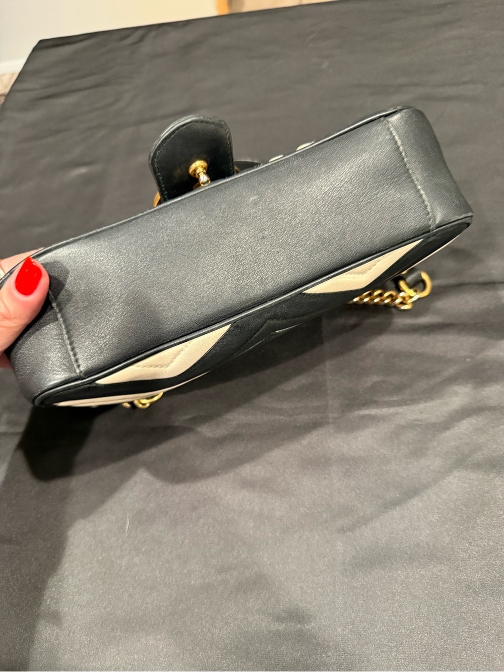 Gucci GG Marmont Chevron Shoulder Bag Black Cream Gold Chain Authenticated - Picture 13 of 16
